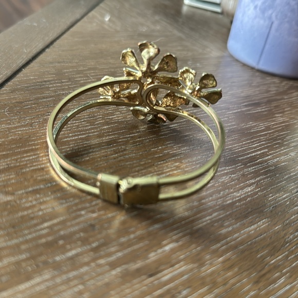 Mint floral hinge bracelet - Picture 2 of 3